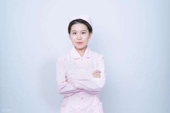 211大學招聘沒編制，兩個女生找不到工作，護理學本科不好就業？